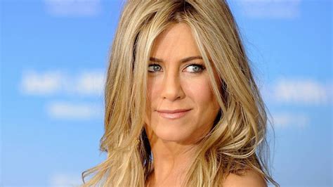 jennifer aniston nude pics|Jennifer Aniston poses topless in jaw